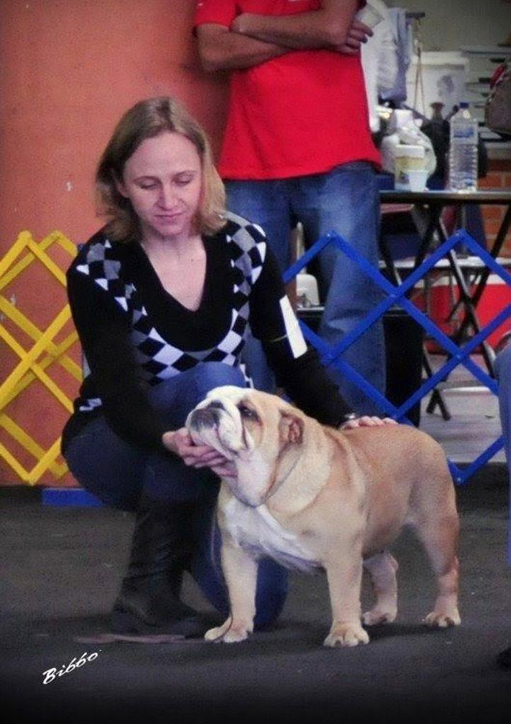 Louise e sua co-proprietária e Handler Priscila Meger