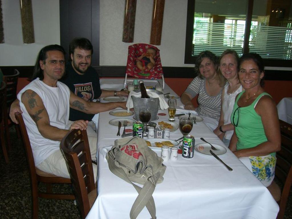 Mário, Gilberto, Antônia, Raquel, Priscila e Andréa